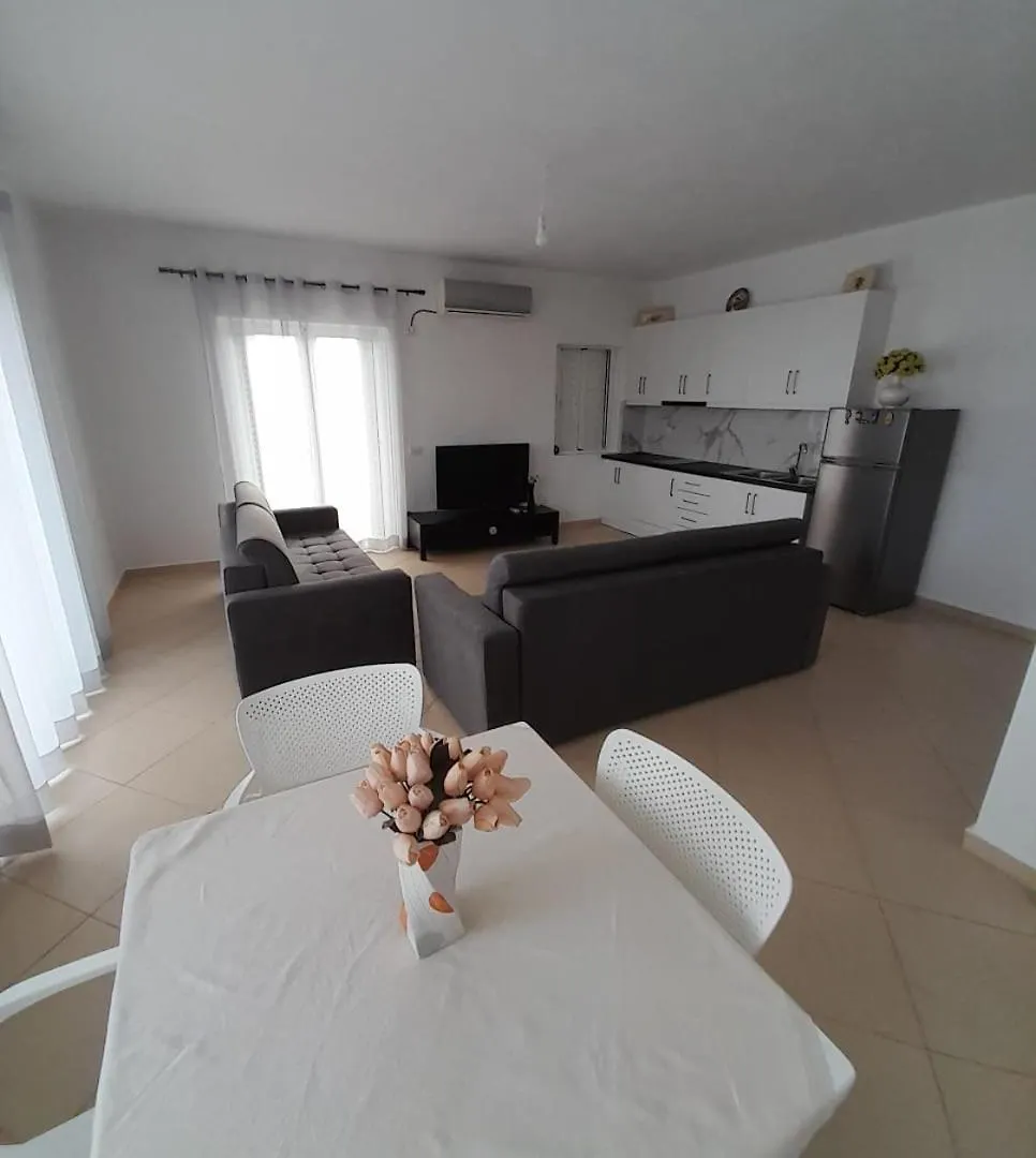 Iris Apartaments Sarande 0*,